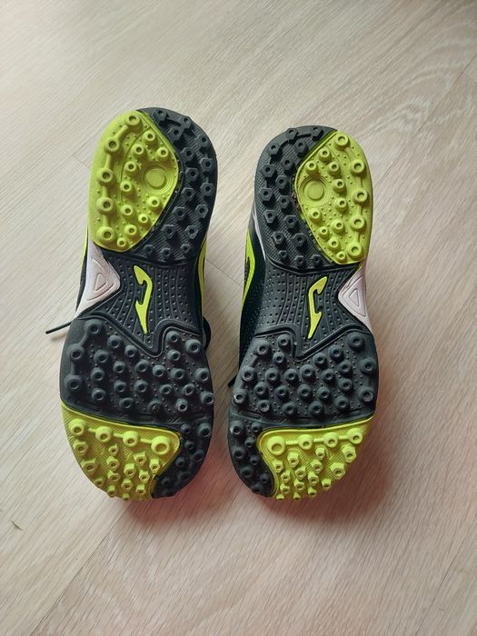 Футболни обувки,32 номер -60лв.