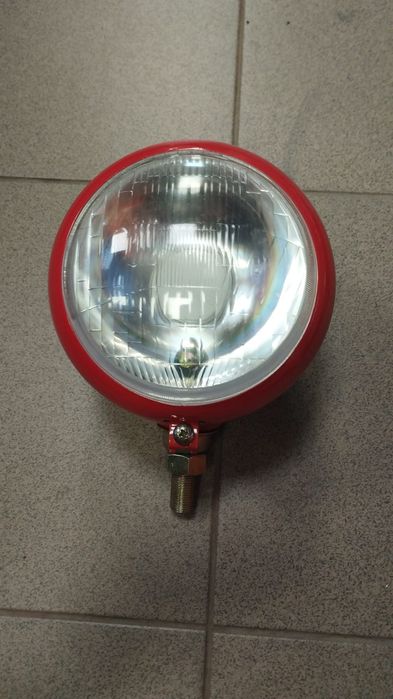 Far stinga dreapta tractor fiat case import Italia pret 125 lei bucata