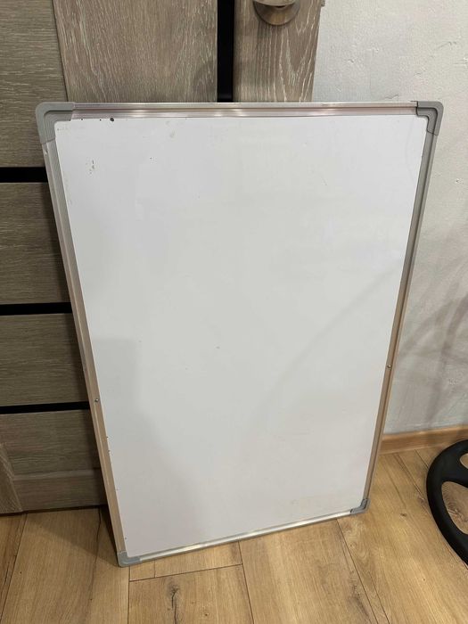 Продам Магнитно - маркерную доску (меловую).