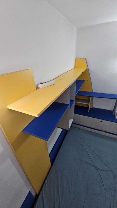 Pat cu sertare depozitare, saltea, lada depozitare, rafturi