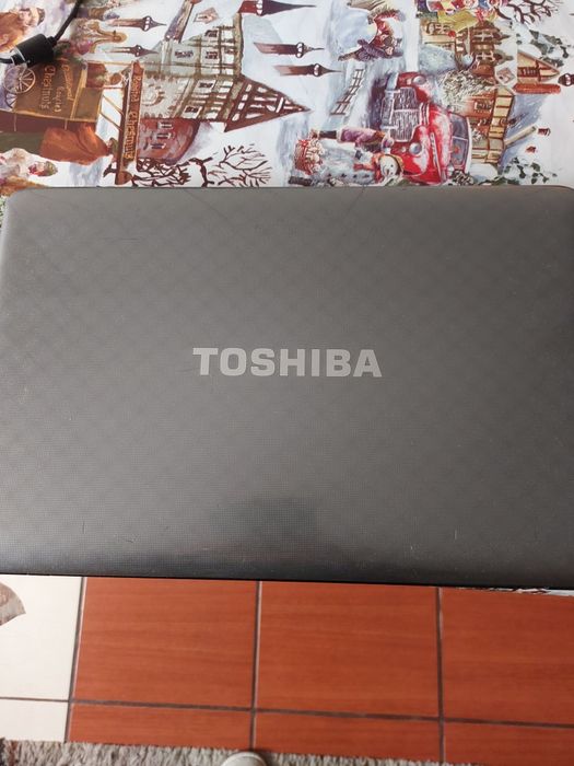 Vând laptop Toshiba și calculator (unitate,tastatura,monitor)