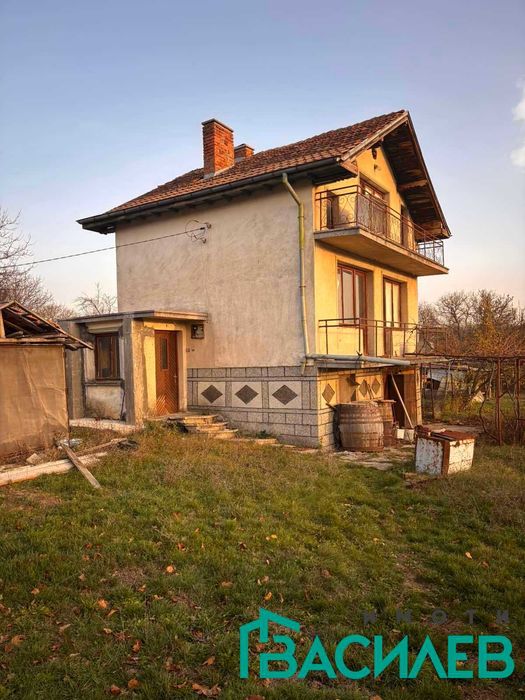 Продава КЪЩА област София, с. Извор