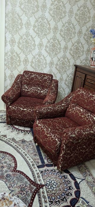 Продаю 2 кресла и диван комплект
