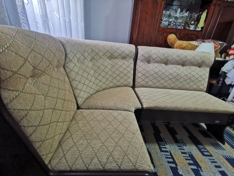 Colțar +2 buc tabureti +cuier de perete