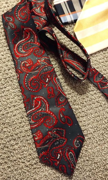 Ocazie! Lot de 100 de cravate, lichidare stoc magazin