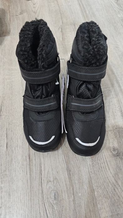 Нови апрески за момче, номер 31.
Цена 25лв.