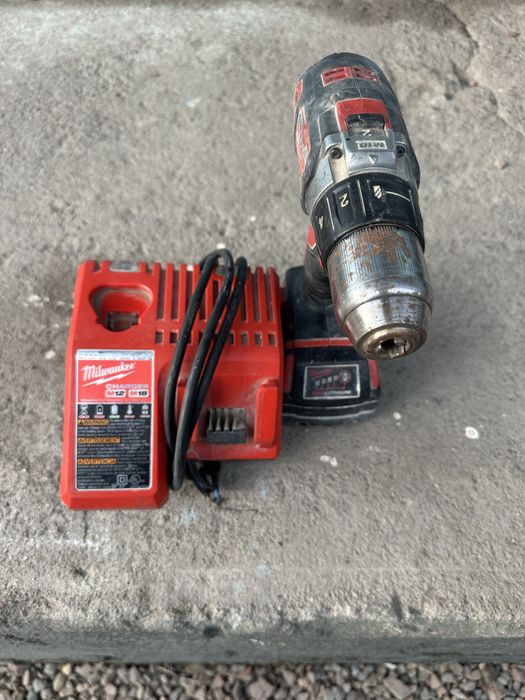 Milwaukee charger m18, m12