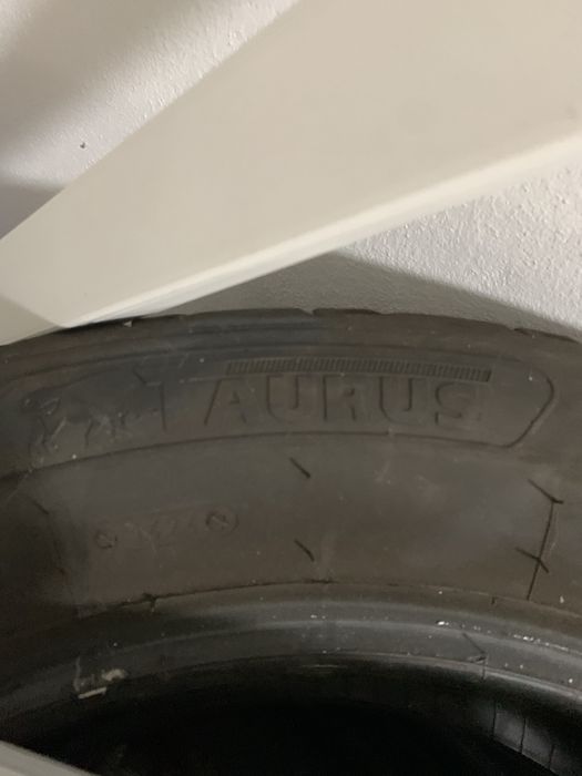 Anvelopr vara 215 60 17
