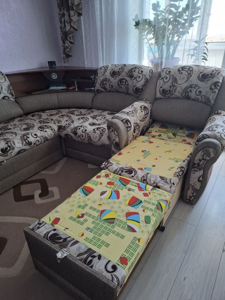 Продам угловой диван+кресло