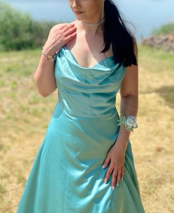 Бална/шаферска рокля от сатен