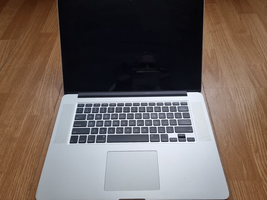 Apple Macbook a1398 defect