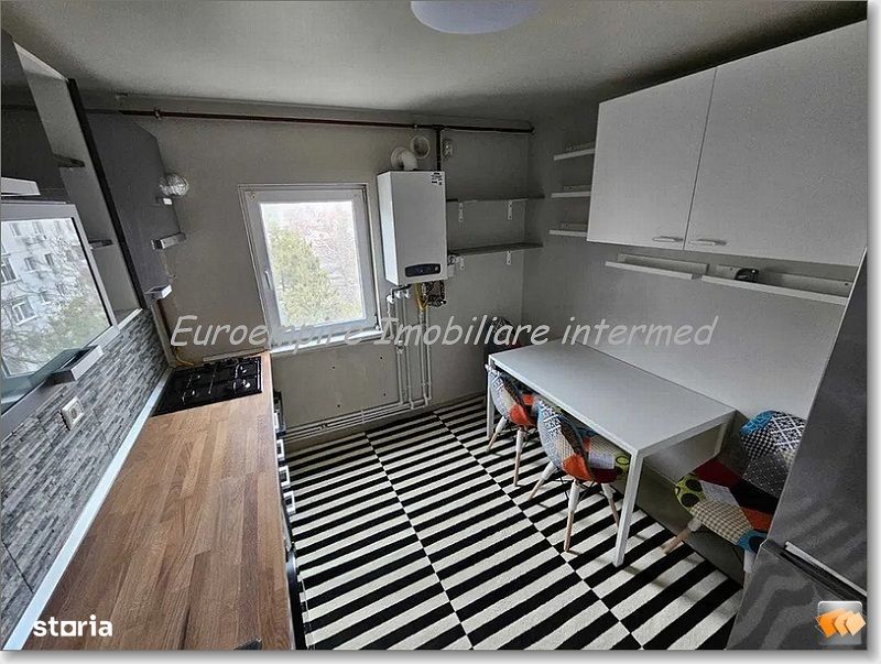 Apartament 3 camere decomandate zona Casa de Cultura