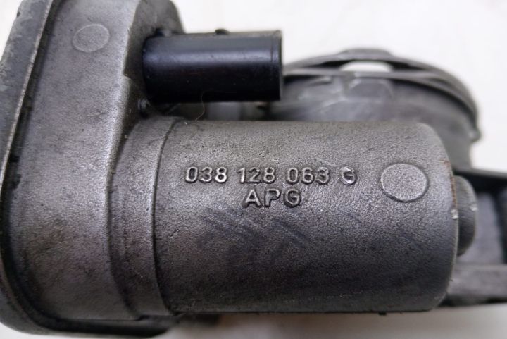 Clapeta acceleratie 038128063G Volkswagen VW Jetta a 5-a generatie se