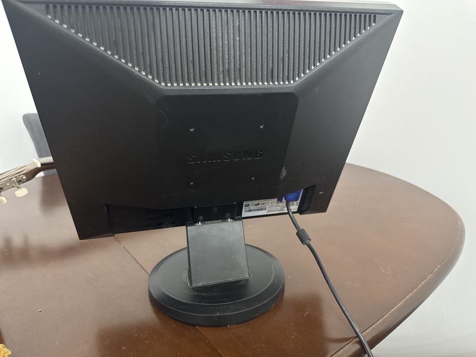 Монитор Samsung SyncMaster723n