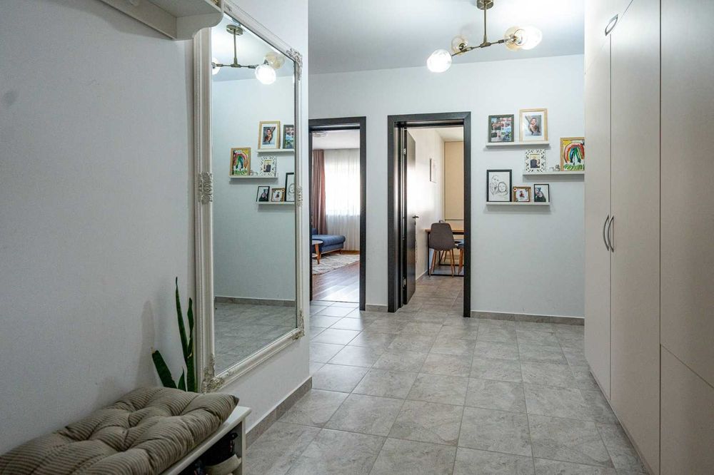 Apartament 3 camere decomandat (etaj 2) + Parcare privata