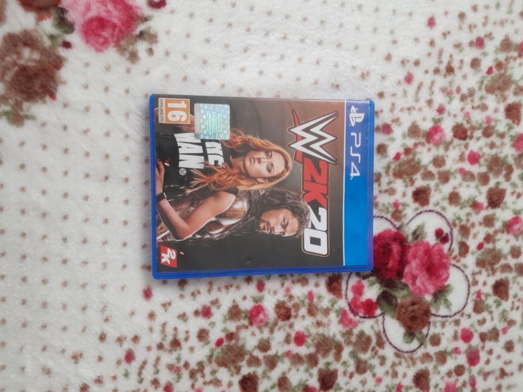 Vând WWE 2k20 folosit