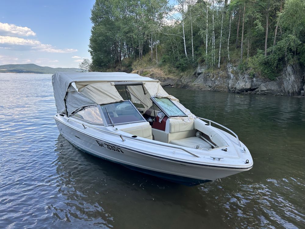 Продавам лодка SeaRay с колесар