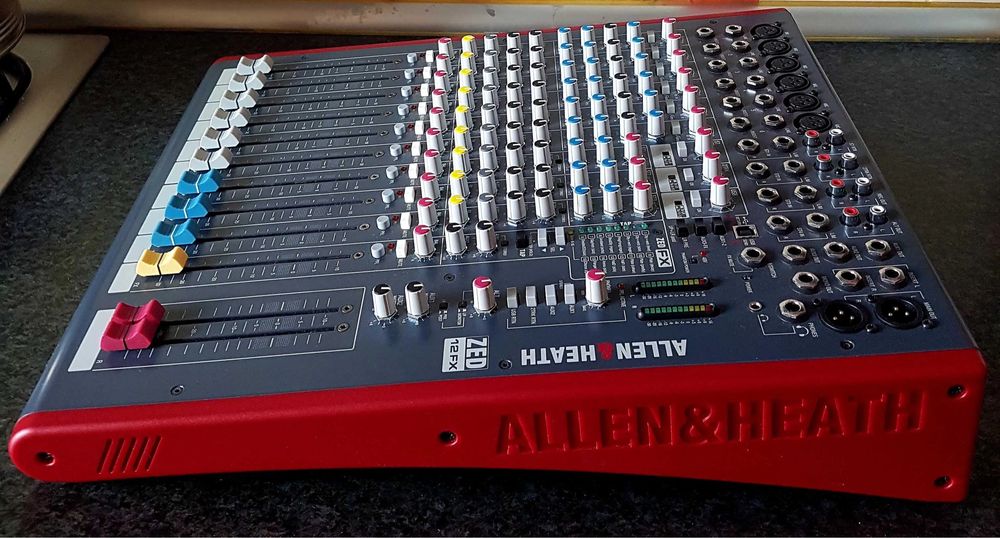Аналоговый микшерный пульт Allen Heath ZED-12FX