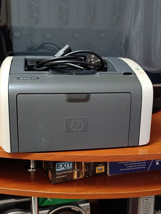 Продам принтер HP laserjet 1010