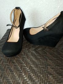 Черни велурени обувки