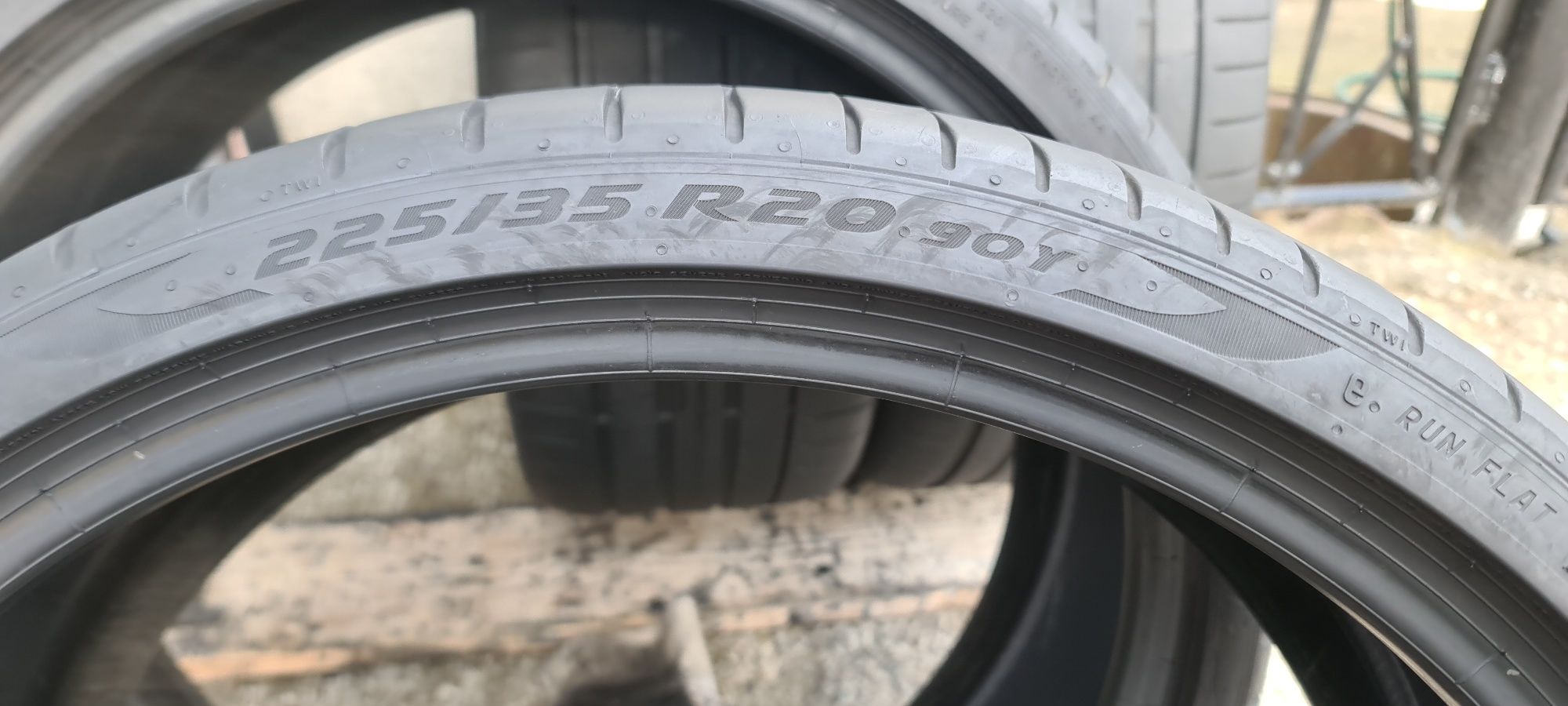 Vând patru anvelope de vara pirelli  225 35 20/ 255 30 20  dot 2519