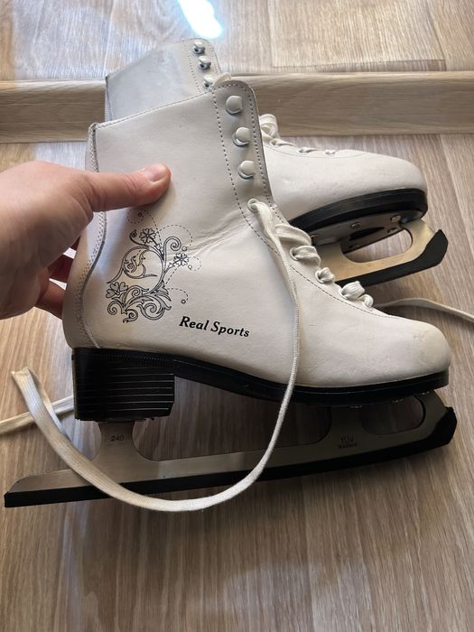 Продам коньки женские 39 раз