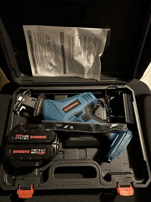 Fierastrau electric tip sabie cu 2 acumulatori 48V, 4 lame si cutie