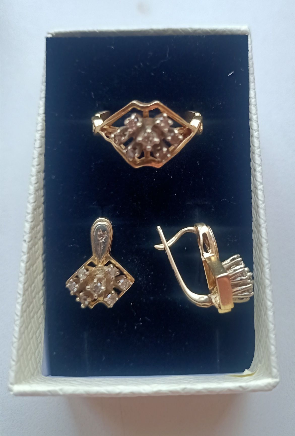Продам бриллиантовый комплект