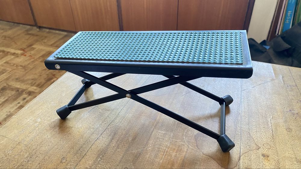 Лот стойка за ноти и поставка за крак за китара