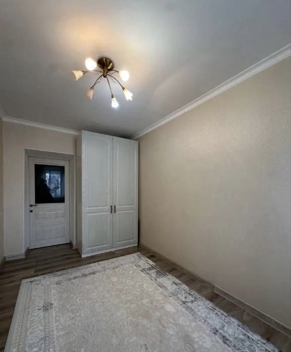 Большой шкаф для одежды