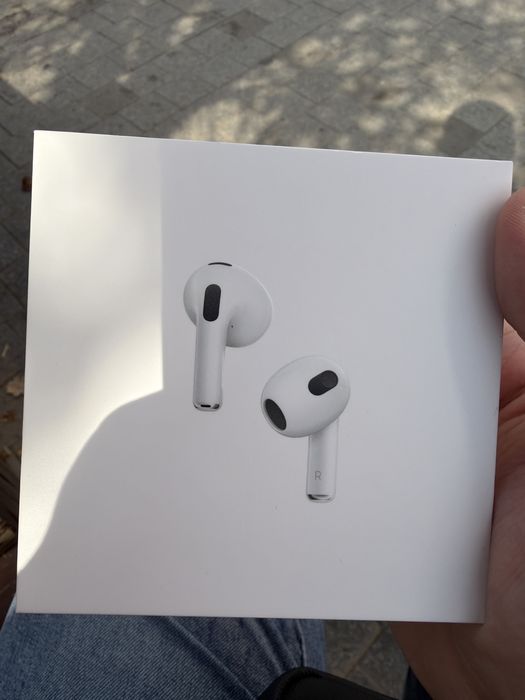 Продам эирподс 3 новые с гарантией