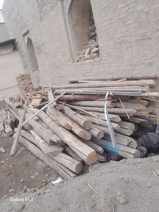 Чорни паталок болорлар 4метрлик пол тахталари сотилади.