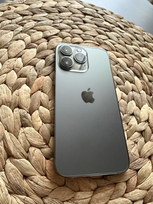 iPhone 13 Pro телефон