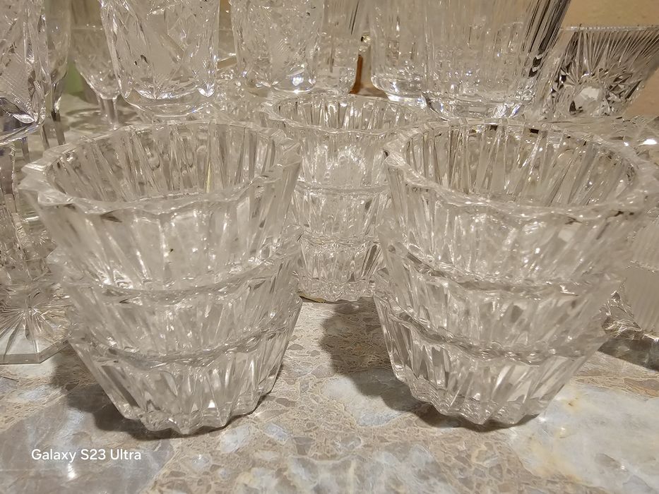 Продам посуду,недорого,казан,тарелки, чайник,хрусталь,сковорода