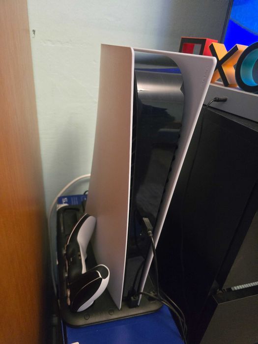 PlayStation 5 Digital Edition + Stand vertical 5 in 1 multifunctional