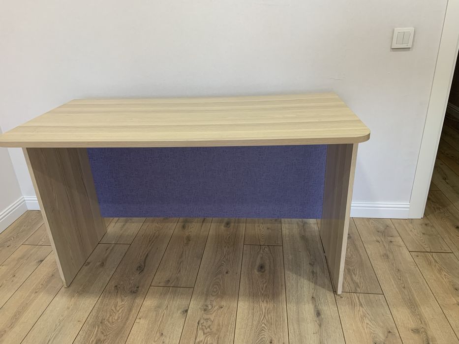 Стол офисный или для дома