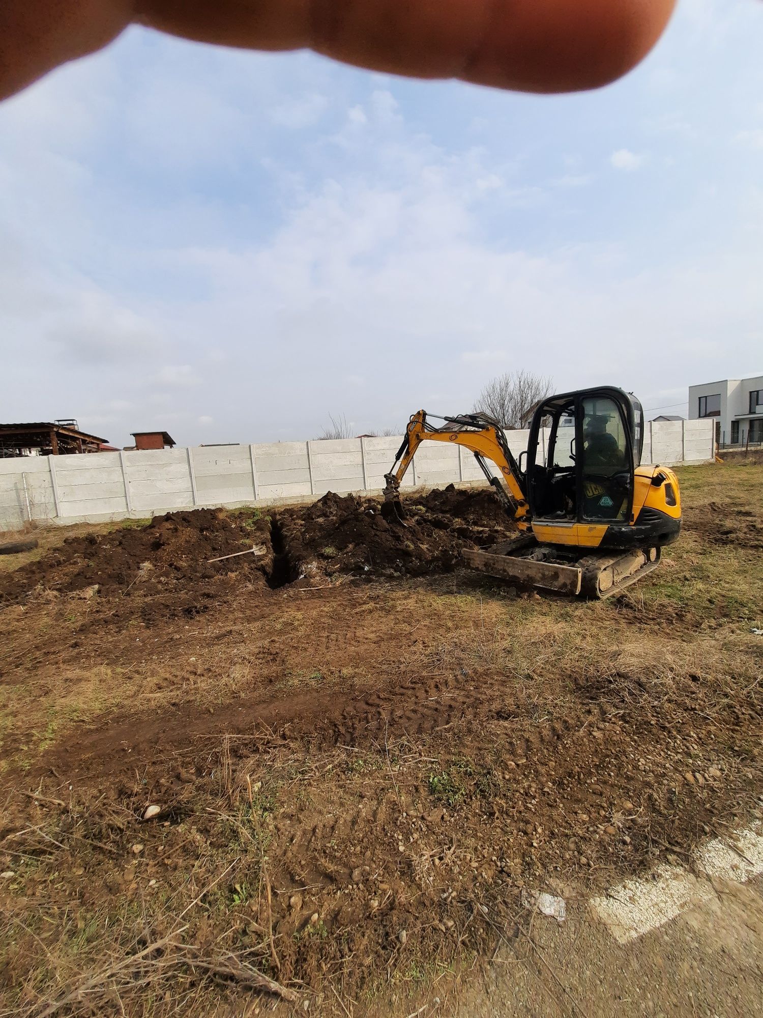 Miniexcavator/picon/fundații