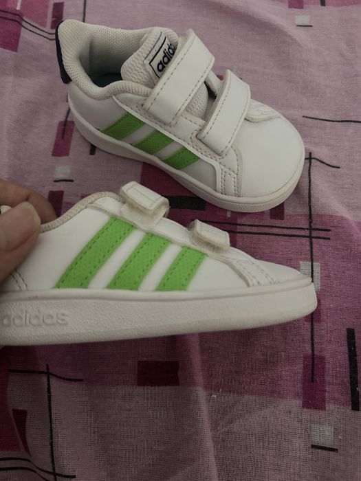 Adidasi marimea 20