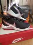 Оригинални дамски Nike Legend Essential 2 спортни обувки номер 39 25см
