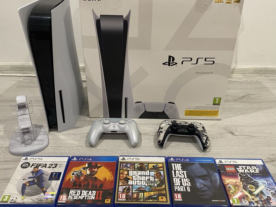 PlayStation 5 ( Disc ) + 5 Игри + 2 контролера + станция за зареждане