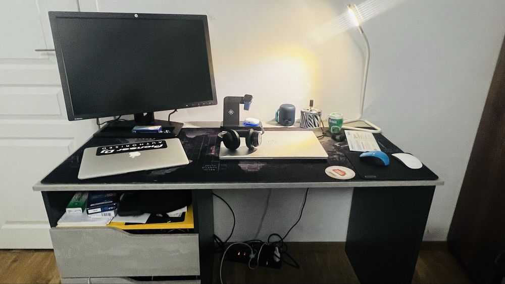 Офис бюро подходяща за ученици и работещи.