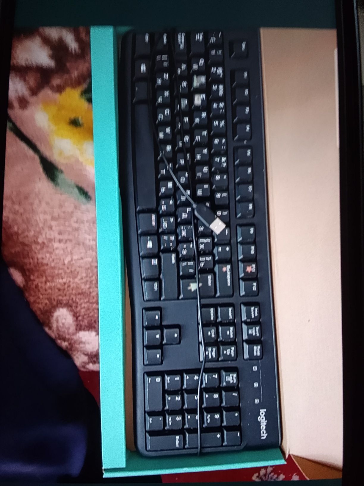 Продам клавиатуру Logitech для компьютера.