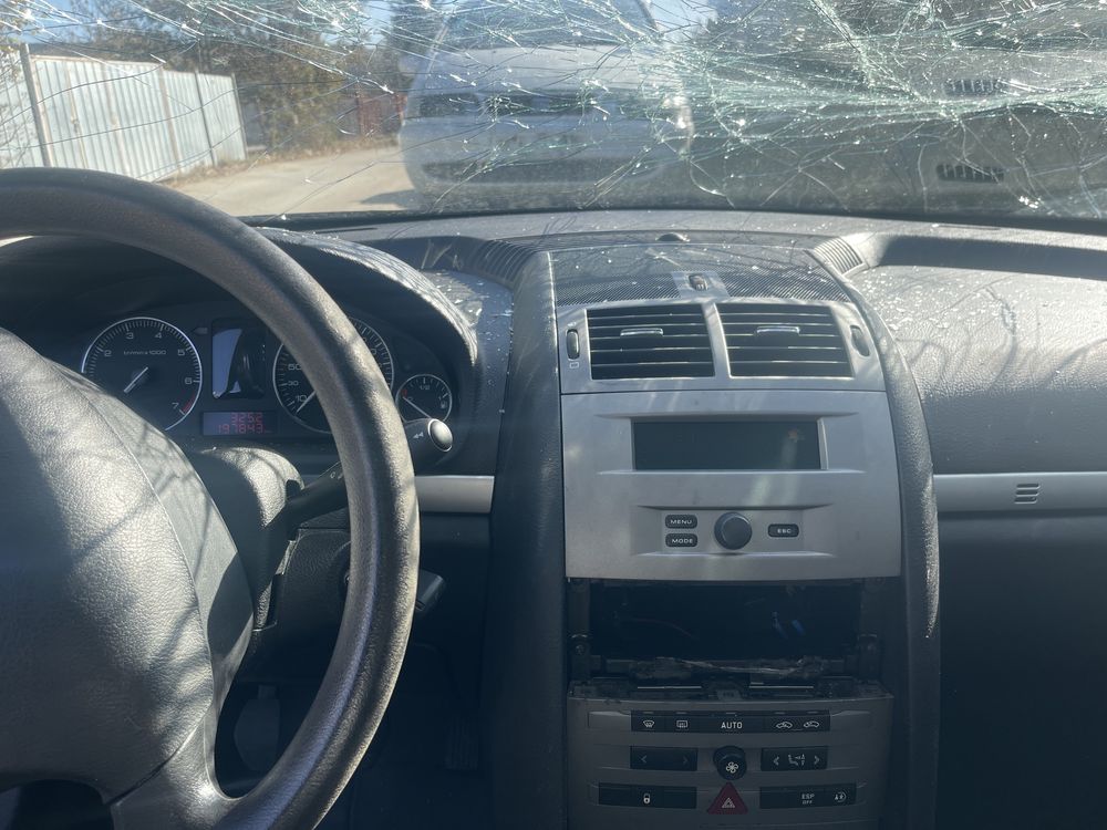 Peugeot 407 na chasti 1.8 пежо 407 на части 1.8