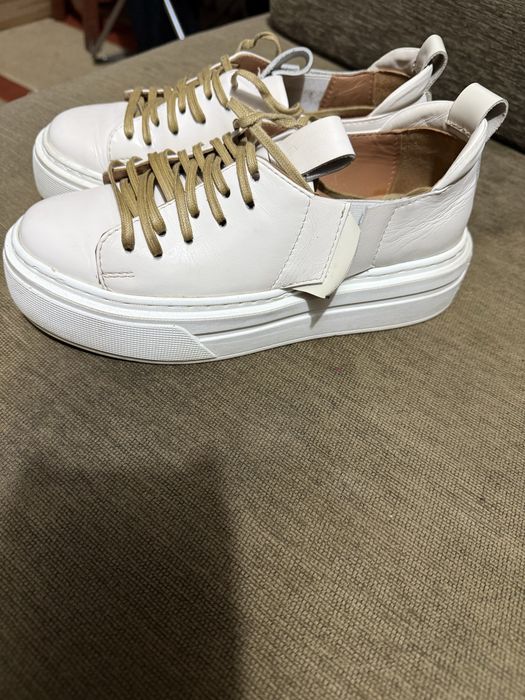 Mihaela glavan , marimea 36 , foarte comozi si in stare perfecta