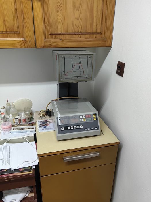 Продавам пещ за печене на керамика -  Dentamedic 500