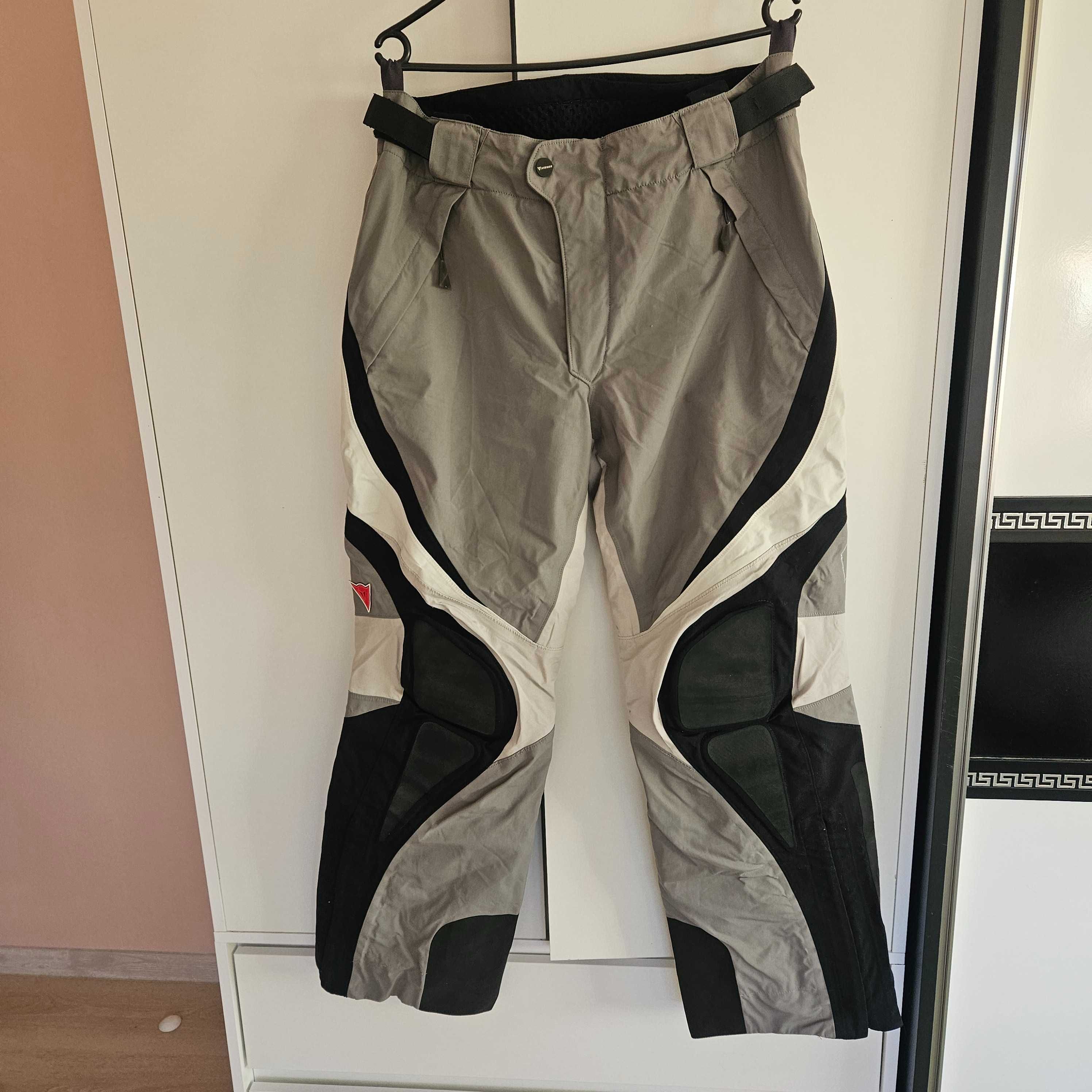 Два броя якета и два броя панталони за ски Diel и Dainese и раз. L