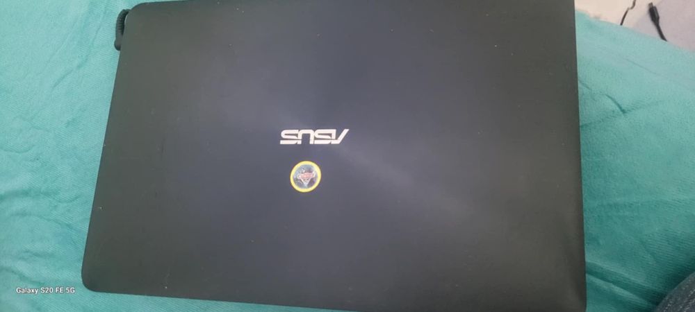 Am Laptop ASUS de vânzare urgent 450Lei