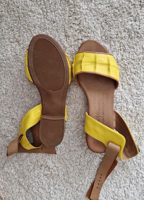 Sandale confortabile, galbene, fără toc.
