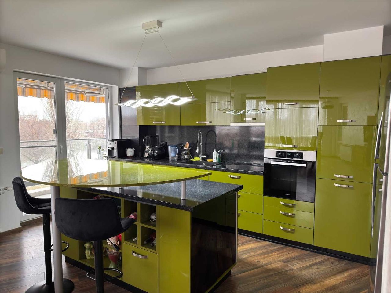 Продава се Тристаен апартамент в Пловдив, Кършияка - 176 кв.м за 1319 €/кв.м - Снимка #2