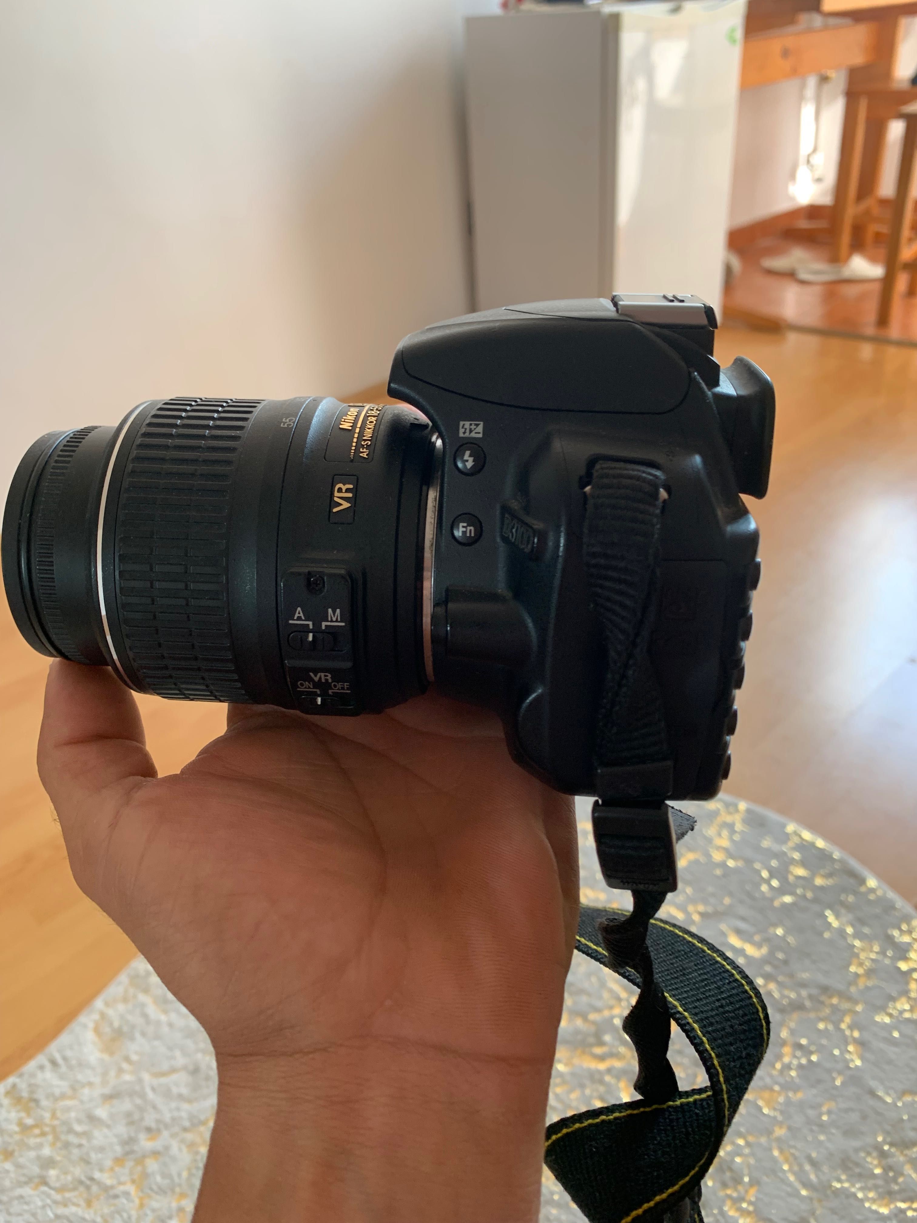 Nikon D3000 + Obiectiv 18-55mm